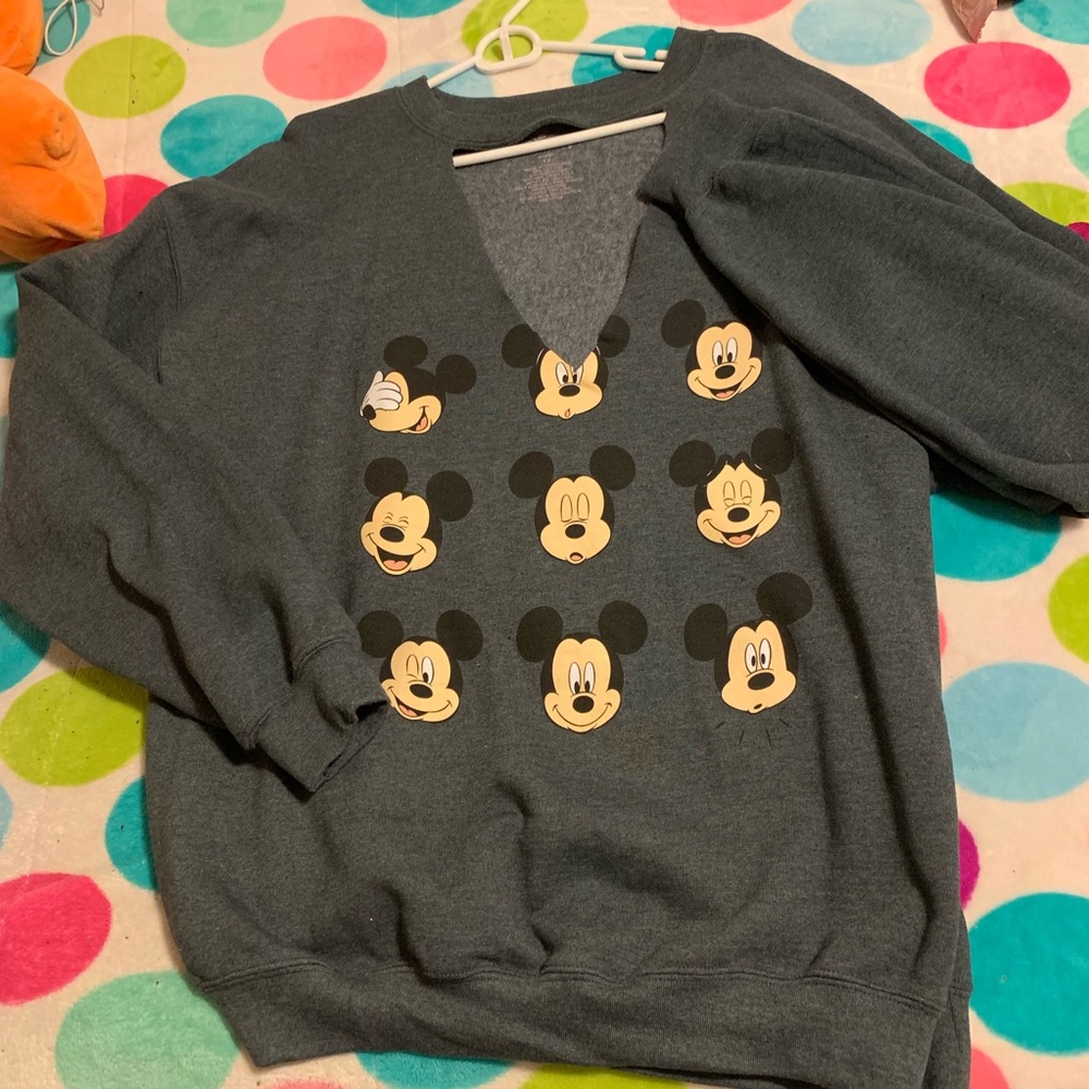 🚨SOLD🚨OVERSIZED Mickey sweater